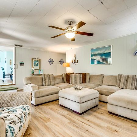 Fort Walton Coastal Retreat With Yard Walk To Beach Форт Уолтон Бич Экстерьер фото