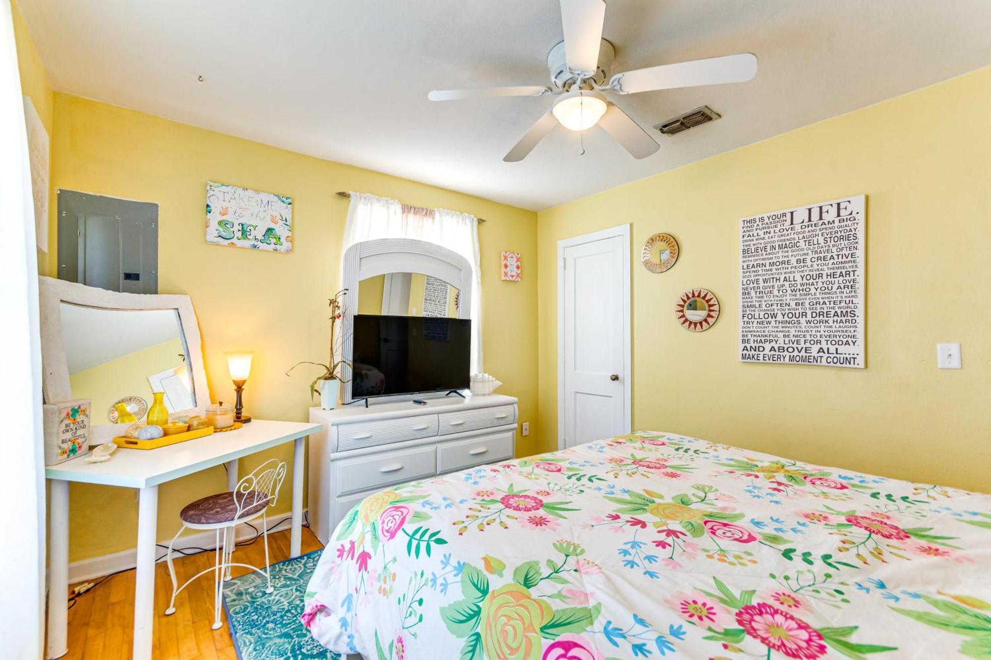 Fort Walton Coastal Retreat With Yard Walk To Beach Форт Уолтон Бич Экстерьер фото