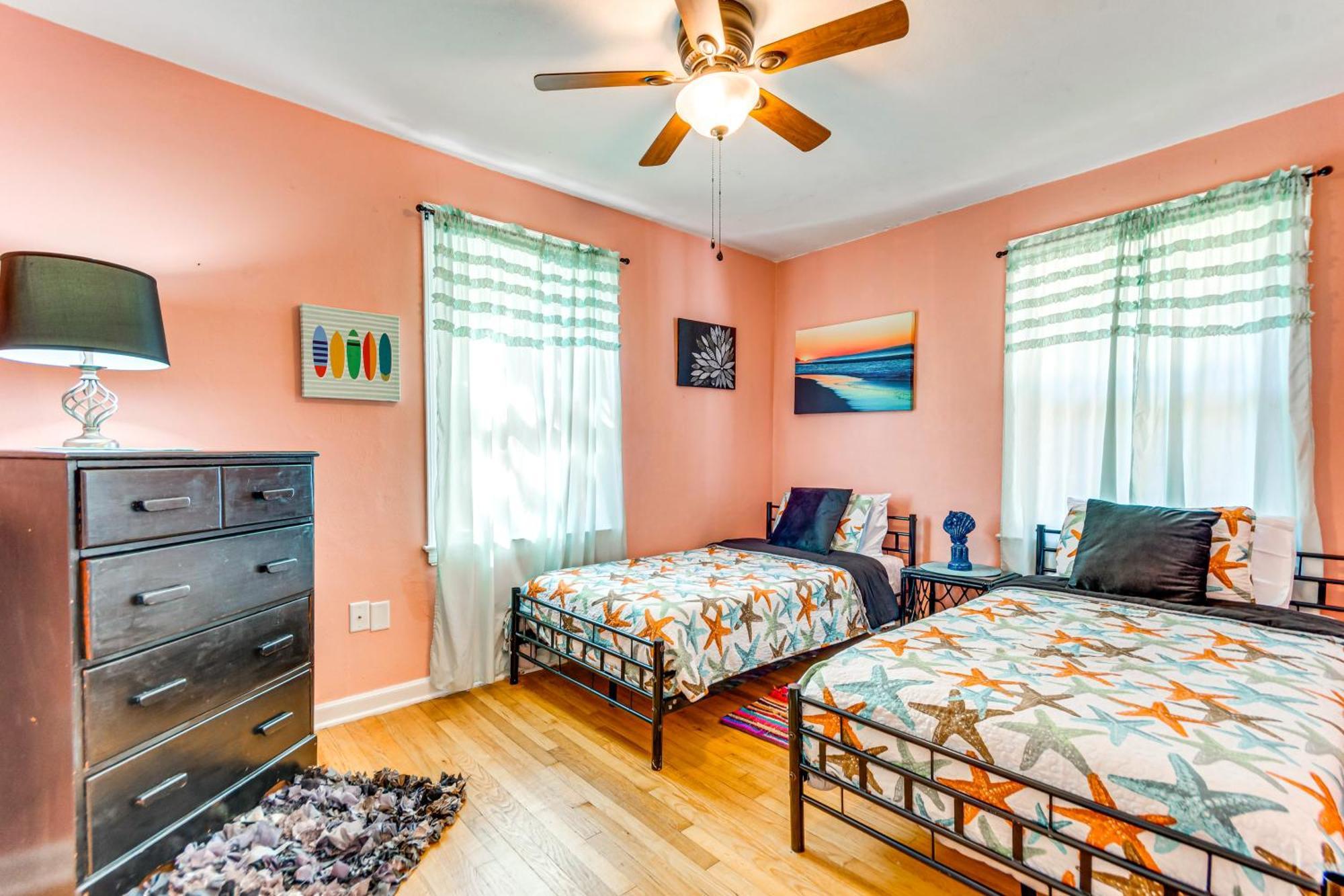 Fort Walton Coastal Retreat With Yard Walk To Beach Форт Уолтон Бич Экстерьер фото