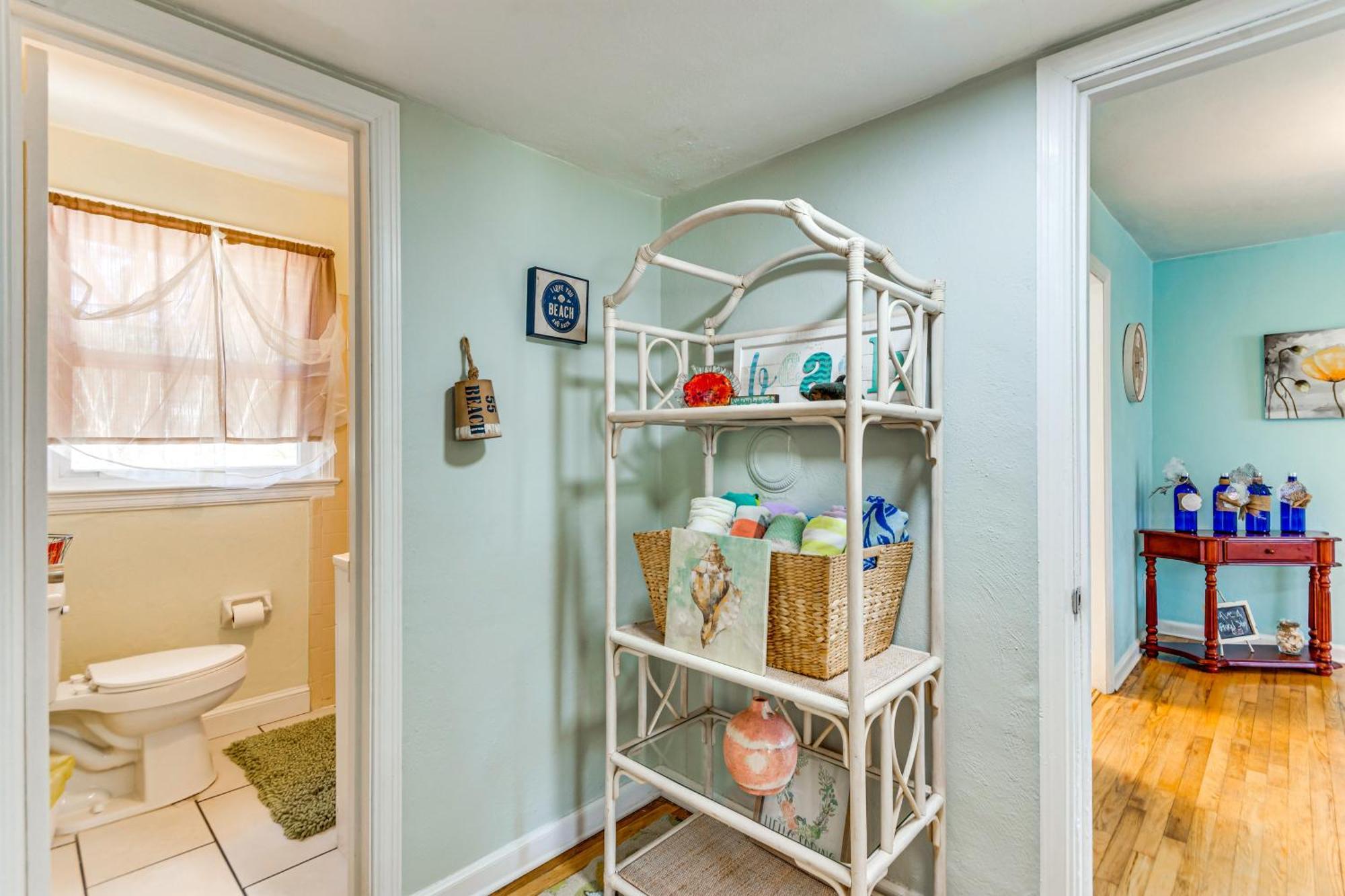 Fort Walton Coastal Retreat With Yard Walk To Beach Форт Уолтон Бич Экстерьер фото