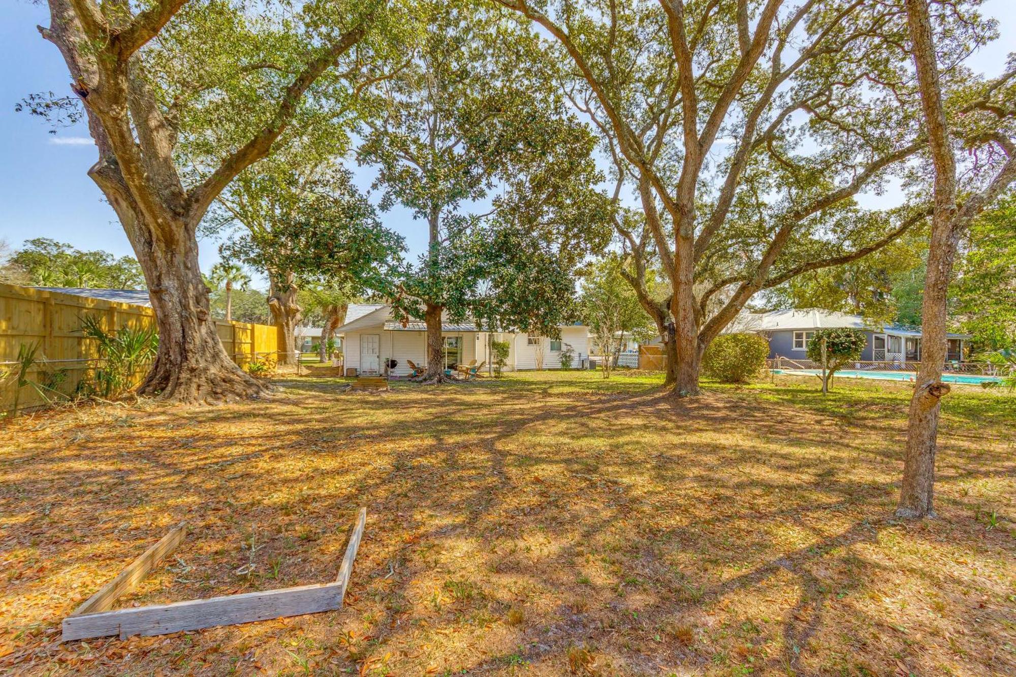 Fort Walton Coastal Retreat With Yard Walk To Beach Форт Уолтон Бич Экстерьер фото