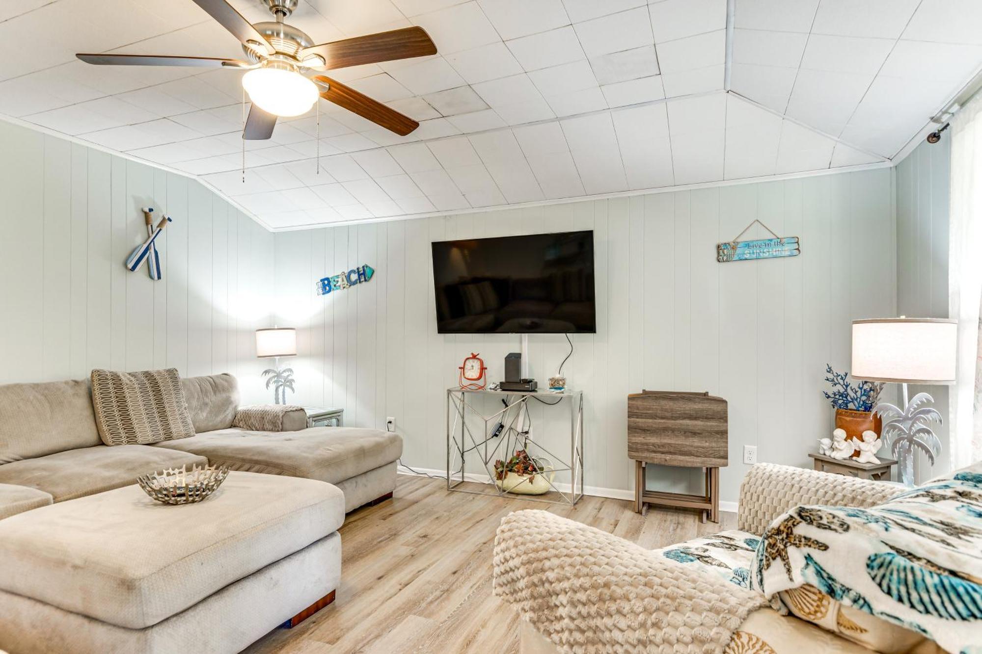 Fort Walton Coastal Retreat With Yard Walk To Beach Форт Уолтон Бич Экстерьер фото