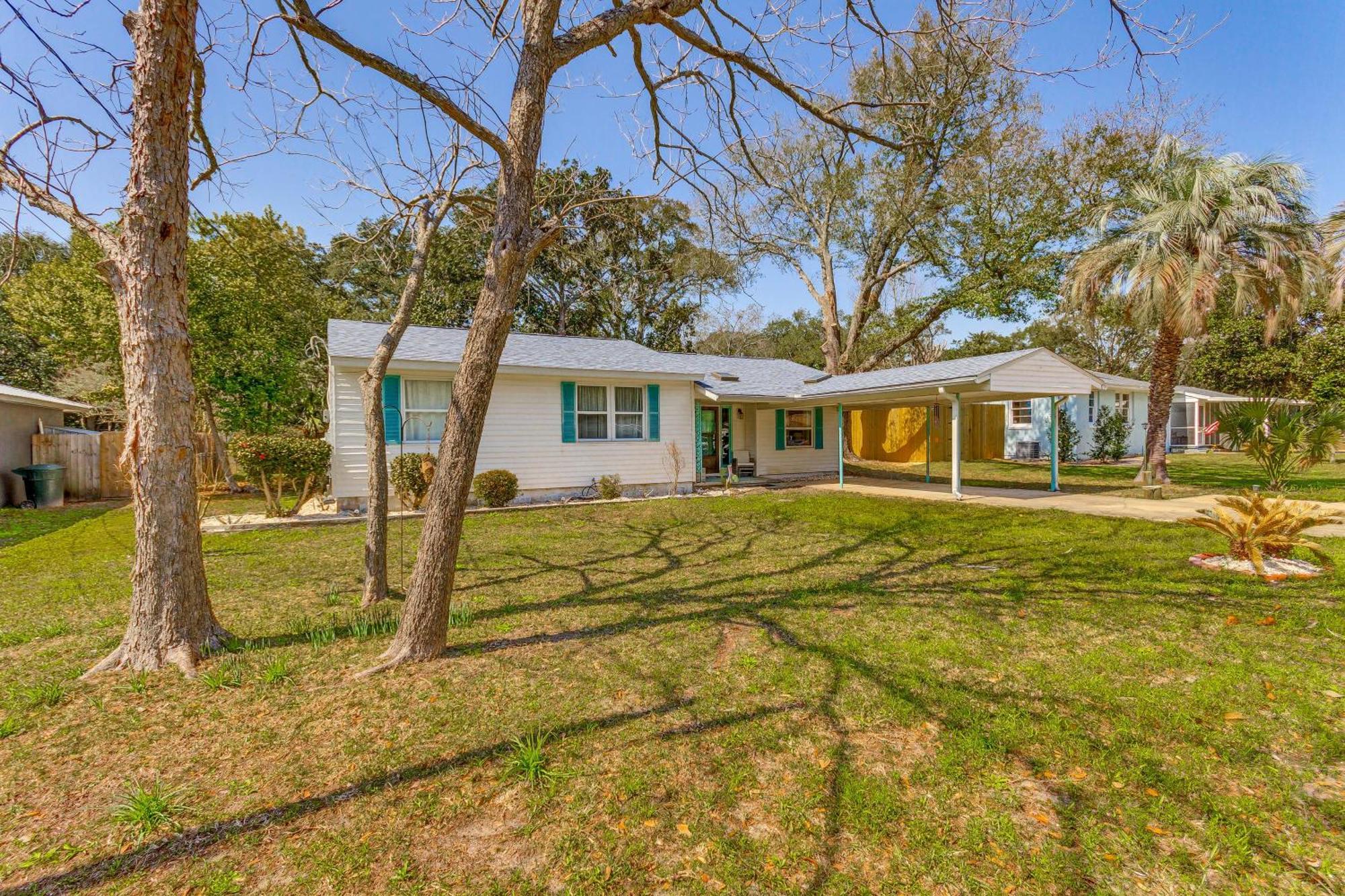 Fort Walton Coastal Retreat With Yard Walk To Beach Форт Уолтон Бич Экстерьер фото